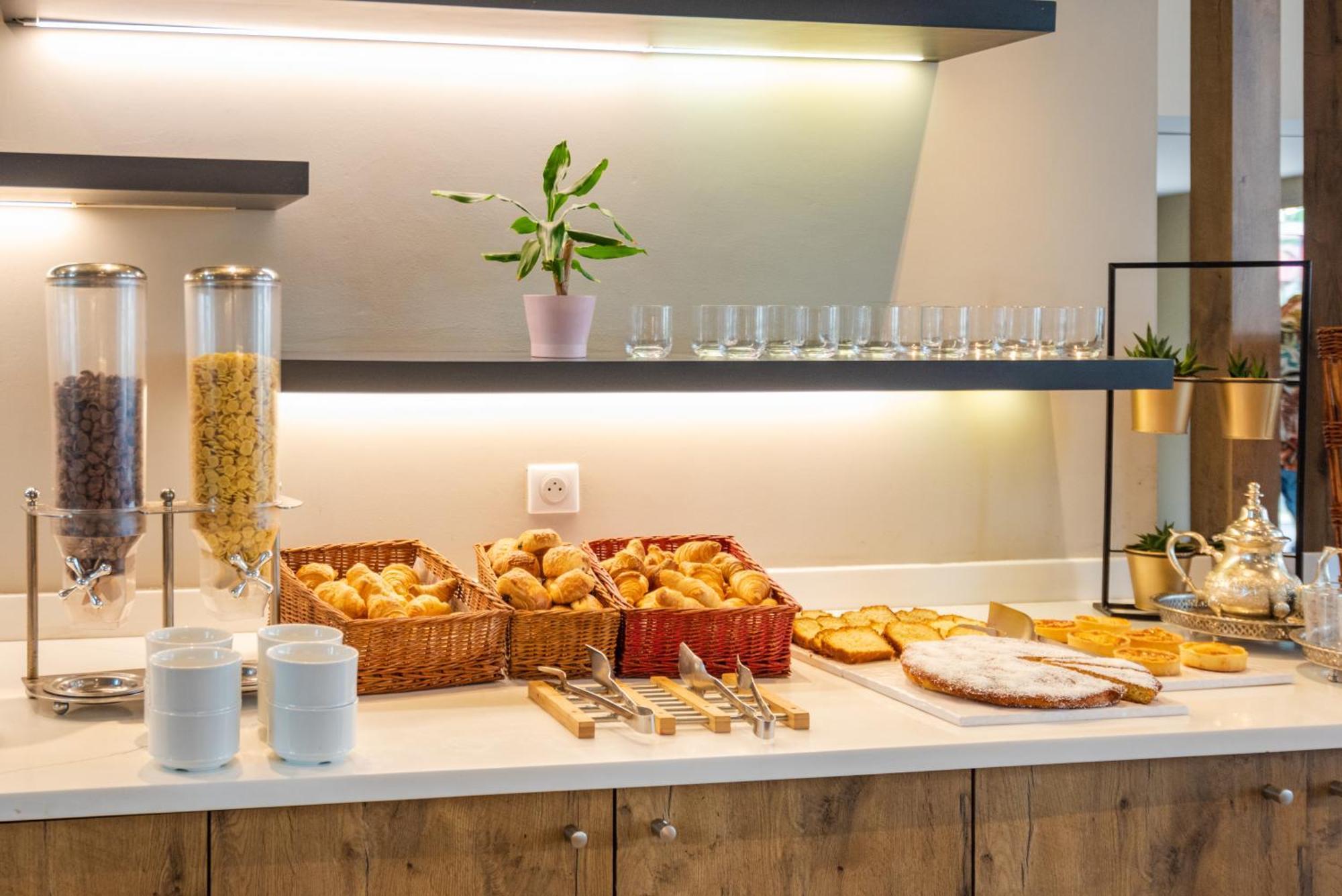 Отель Ibis Casablanca Sidi Maarouf Экстерьер фото