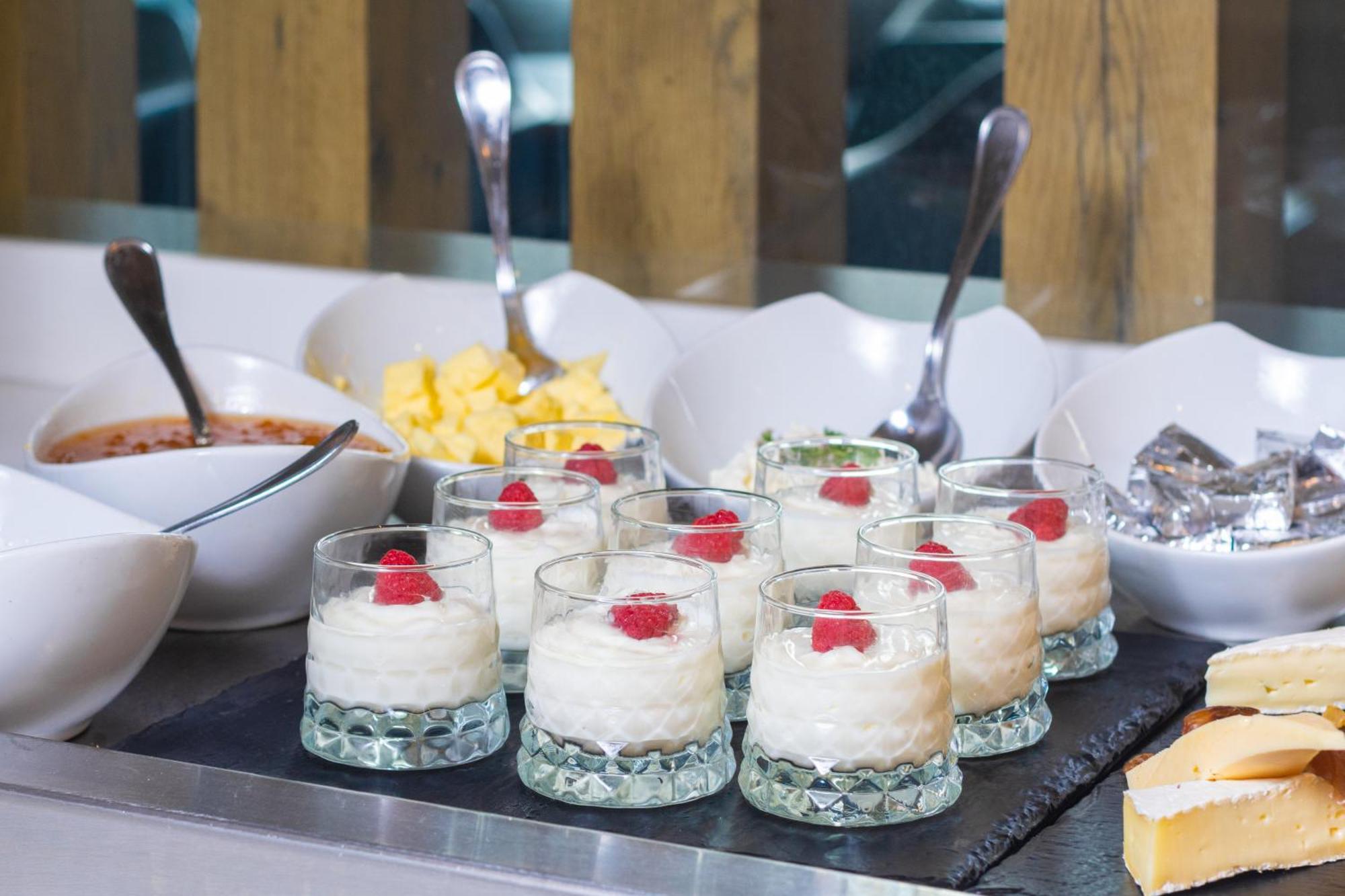 Отель Ibis Casablanca Sidi Maarouf Экстерьер фото