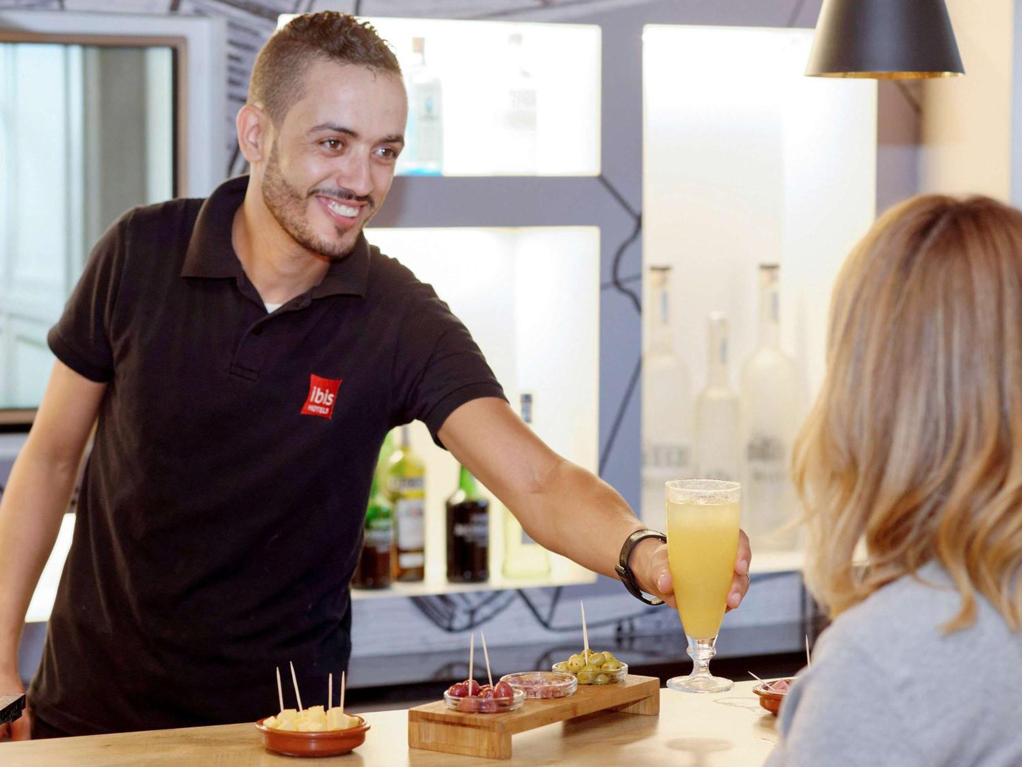 Отель Ibis Casablanca Sidi Maarouf Экстерьер фото