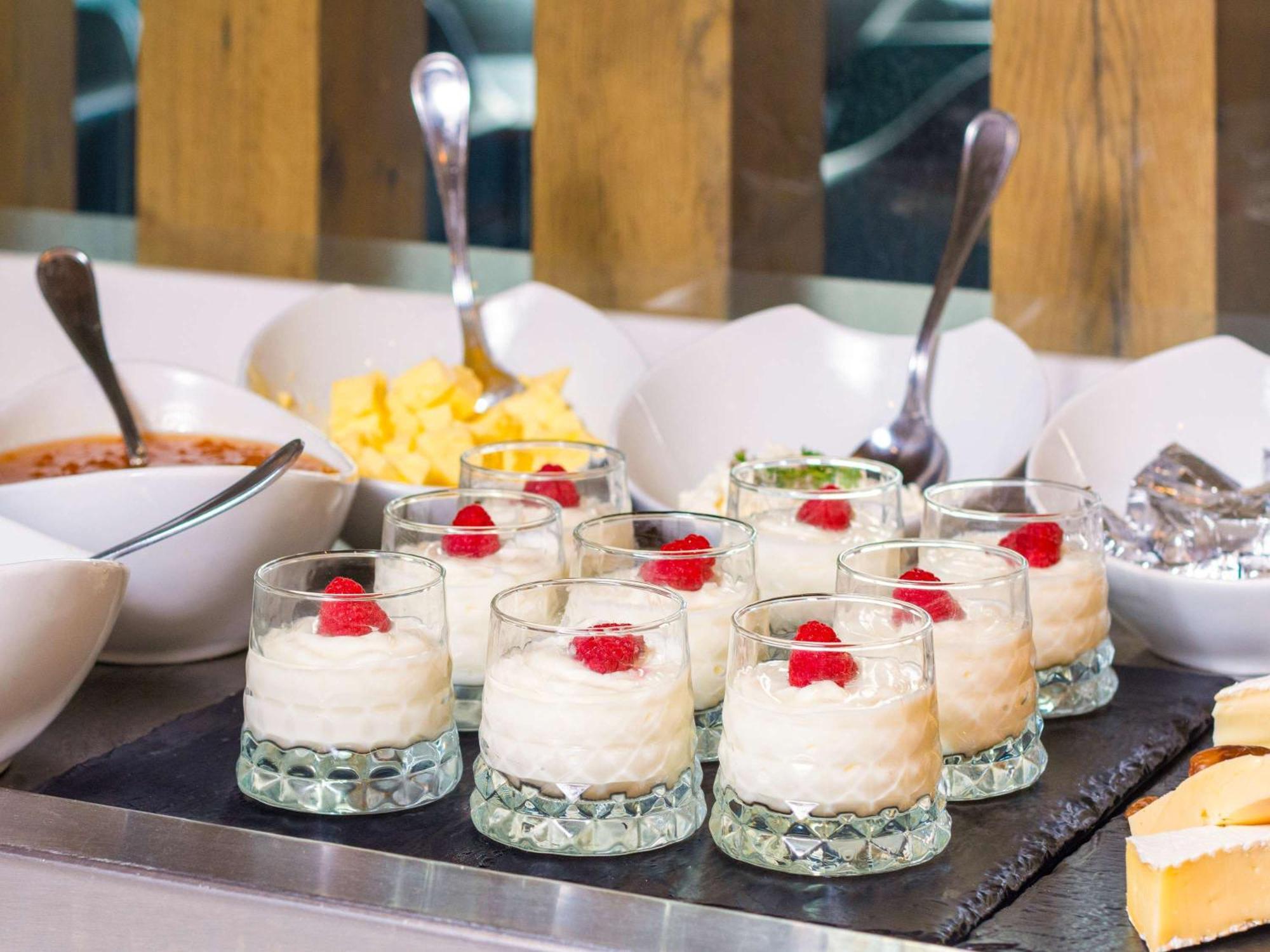 Отель Ibis Casablanca Sidi Maarouf Экстерьер фото